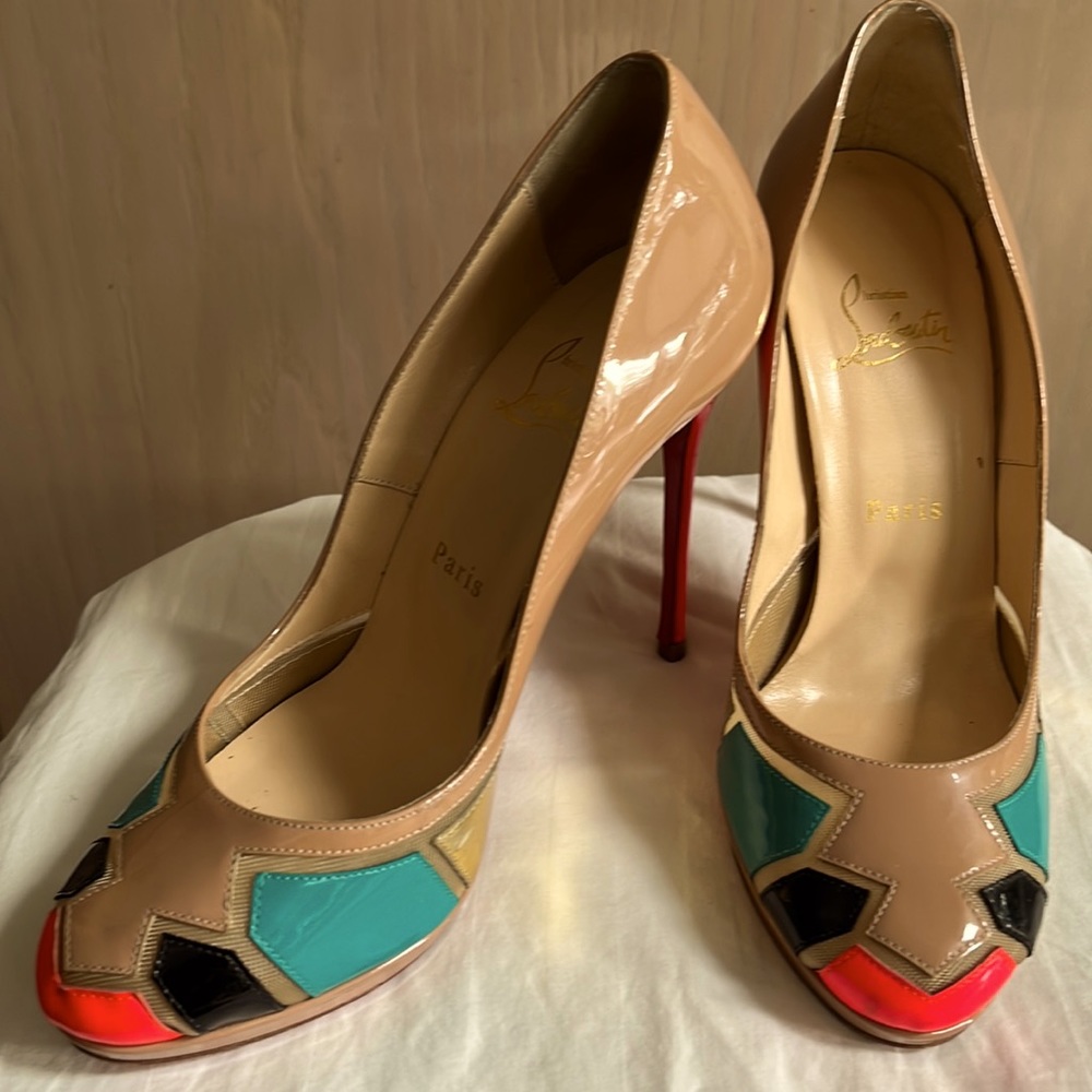 Christian Louboutin Patent multi colored beige round pump/heel size 38 narrow